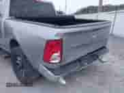 2019 Ram 1500 Express z VIN 1C6RR7KT7KS743055, wystawiony jako IAAI lot #41298661 z przebiegiem 57 536 mil mil oraz . Historia ofert i sprzedaży dostępna na DreamBid. Obrazek 6.