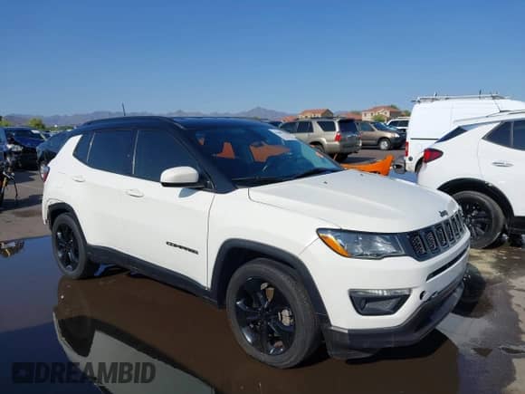 2019 Jeep Compass Altitude z VIN 3C4NJCBB3KT637375, wystawiony jako IAAI lot #42408775 z przebiegiem 114 977 mil mil oraz . Historia ofert i sprzedaży dostępna na DreamBid. Obrazek 1.