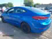 2017 Hyundai Elantra SE z VIN KMHD84LF3HU274617, wystawiony jako IAAI lot #43132585 z przebiegiem 73 688 mil mil oraz . Historia ofert i sprzedaży dostępna na DreamBid. Obrazek 3.