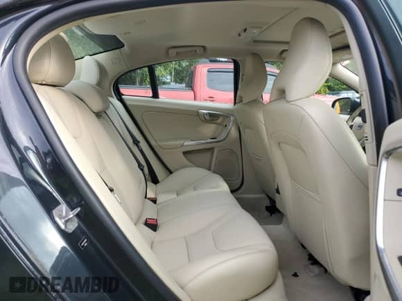 2015 Volvo S60 T5 Premier с VIN YV1612TKXF1339295, выставлен на аукционе Copart как лот 80954835 с пробегом 99 467 миль миль и Чистый • Clean title. История ставок и продаж доступна на DreamBid. Изображение 6.