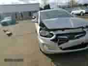 2014 Hyundai Accent GLS z VIN KMHCT4AE5EU703823, wystawiony jako Copart lot #86420595 z przebiegiem 132 910 mil mil oraz Szkoda całkowita • Salvage title. Historia ofert i sprzedaży dostępna na DreamBid. Obrazek 13.