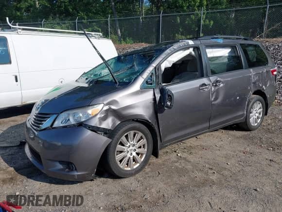 2017 Toyota Sienna LE with VIN 5TDJZ3DC3HS150015, listed as a IAAI auction lot 42723419 with 73,658 mi miles and . Bid and sale history available at DreamBid. Image 18.