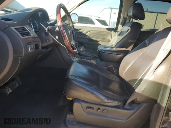 2010 Cadillac Escalade ESV Premium with VIN 1GYUKJEFXAR109233, listed as a Copart auction lot 86785064 with 263,284 mi miles and Salvage title. Bid and sale history available at DreamBid. Image 7.