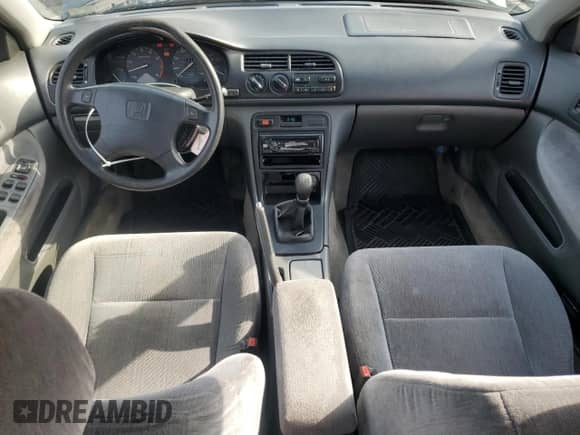 1995 Honda Accord LX z VIN 1HGCD5538SA042335, wystawiony jako Copart lot #65115405 z przebiegiem 272 051 mil mil oraz Szkoda całkowita • Salvage title. Historia ofert i sprzedaży dostępna na DreamBid. Obrazek 8.