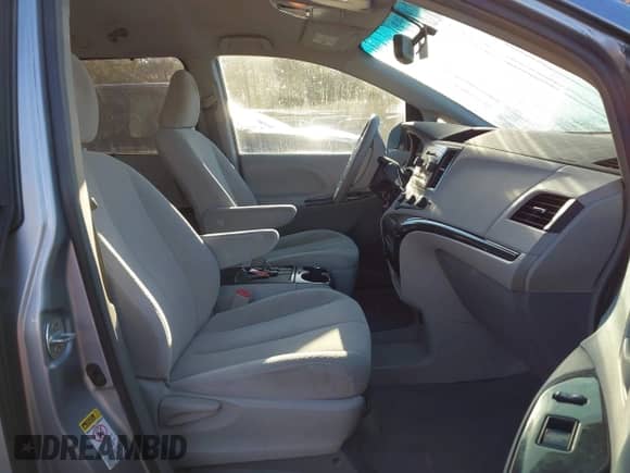 2011 Toyota Sienna LE z VIN 5TDKK3DC2BS173107, wystawiony jako IAAI lot #43498489 z przebiegiem 258 029 mil mil oraz . Historia ofert i sprzedaży dostępna na DreamBid. Obrazek 5.