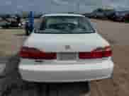 1998 Honda Accord LX z VIN 1HGCG1643WA038870, wystawiony jako Copart lot #64685605 z przebiegiem 154 494 mil mil oraz Szkoda całkowita • Salvage title. Historia ofert i sprzedaży dostępna na DreamBid. Obrazek 6.