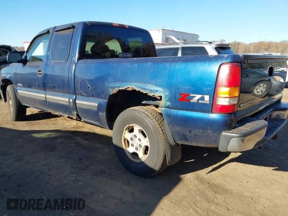 2001 Chevrolet Silverado 1500 LS z VIN 1GCEK19T71E198566, wystawiony jako IAAI lot #43500423 z przebiegiem 236 813 mil mil oraz . Historia ofert i sprzedaży dostępna na DreamBid. Obrazek 3.