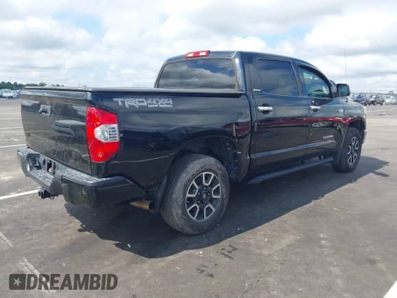 2018 Toyota Tundra Limited z VIN 5TFHY5F13JX716117, wystawiony jako IAAI lot #42993233 z przebiegiem 66 659 mil mil oraz . Historia ofert i sprzedaży dostępna na DreamBid. Obrazek 4.