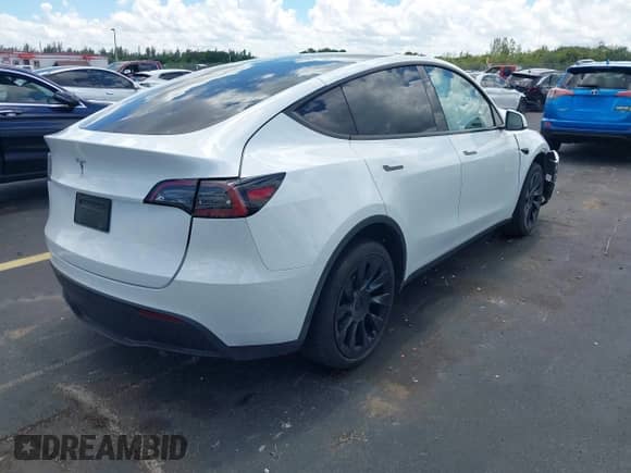 2024 Tesla Model Y с VIN 7SAYGDED3RF019239, выставлен на аукционе IAAI как лот 42978849 с пробегом 14 551 миль миль и . История ставок и продаж доступна на DreamBid. Изображение 4.