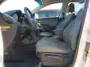 2017 Hyundai Santa Fe 2.4L с VIN 5XYZT3LB0HG393789, выставлен на аукционе Copart как лот 81712395 с пробегом 87 281 миль миль и Списание • Salvage title. История ставок и продаж доступна на DreamBid. Изображение 7.