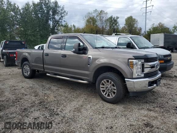 2018 Ford F-250 XL with VIN 1FT7W2A6XJED04808, listed as a Copart auction lot 72164194 with 101,691 mi miles and Salvage title. Bid and sale history available at DreamBid. Image 4.