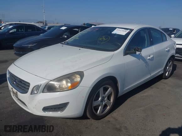 2012 Volvo S60 T5 с VIN YV1622FSXC2081732, выставлен на аукционе IAAI как лот 43127850 с пробегом 152 186 миль миль и . История ставок и продаж доступна на DreamBid. Изображение 2.