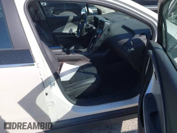 2013 Chevrolet Volt с VIN 1G1RD6E47DU111324, выставлен на аукционе IAAI как лот 43250888 с пробегом 84 737 миль миль и . История ставок и продаж доступна на DreamBid. Изображение 5.