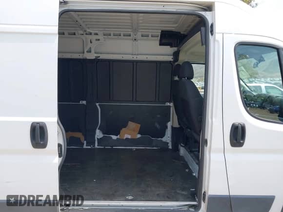 2018 Ram ProMaster Cargo с VIN 3C6URVJG4JE101381, выставлен на аукционе IAAI как лот 42734517 с пробегом 69 228 миль миль и . История ставок и продаж доступна на DreamBid. Изображение 8.
