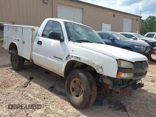 2003 Chevrolet Silverado 2500HD z VIN 1GBHK24U43E255655, wystawiony jako IAAI lot #42124091 z przebiegiem 354 543 mil mil oraz . Historia ofert i sprzedaży dostępna na DreamBid. Obrazek 1.