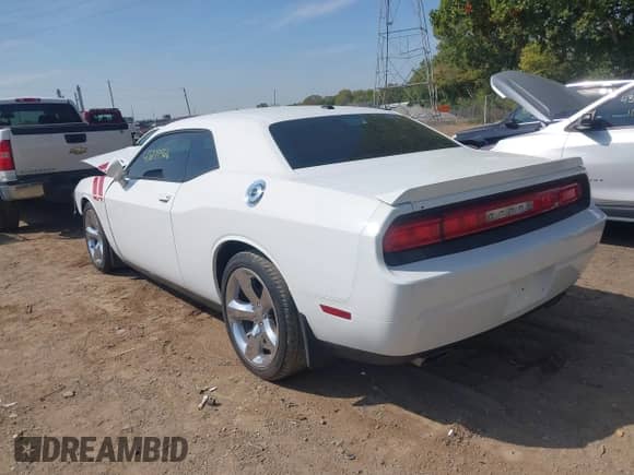 2013 Dodge Challenger R/T Plus z VIN 2C3CDYBT8DH535302, wystawiony jako IAAI lot #43237566 z przebiegiem 91 939 mil mil oraz . Historia ofert i sprzedaży dostępna na DreamBid. Obrazek 3.