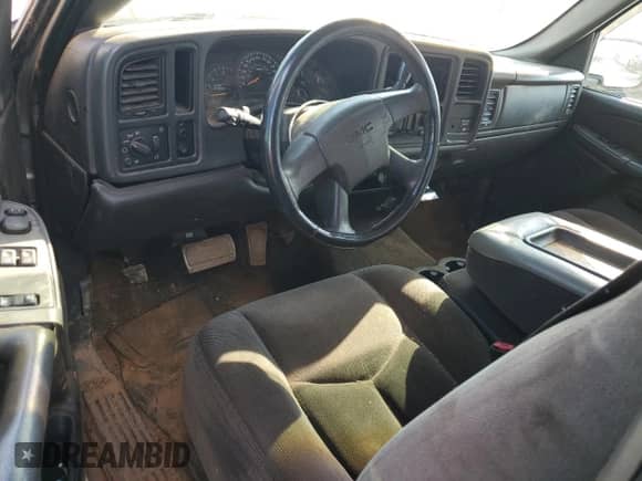 2003 GMC Sierra 1500 SLE with VIN 2GTEC19V131365927, listed as a Copart auction lot 62134075 with 323,414 mi miles and Salvage title. Bid and sale history available at DreamBid. Image 8.