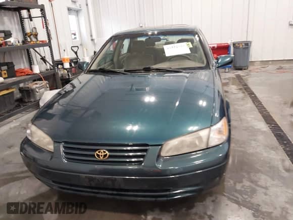 1997 Toyota Camry LE z VIN 4T1BF22K5VU903726, wystawiony jako IAAI lot #41552016 z przebiegiem 121 079 mil mil oraz . Historia ofert i sprzedaży dostępna na DreamBid. Obrazek 12.