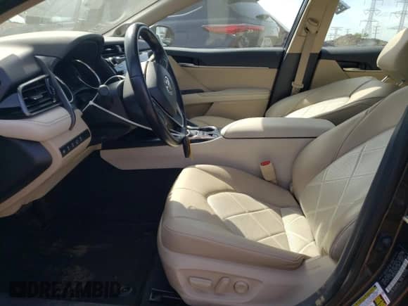 2019 Toyota Camry Hybrid LE с VIN 4T1B21HK5KU515467, выставлен на аукционе Copart как лот 72073055 с пробегом 22 717 миль миль и Списание • Salvage title. История ставок и продаж доступна на DreamBid. Изображение 7.