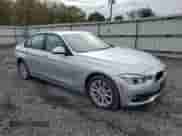 2018 BMW 3 Series 320i xDrive z VIN WBA8A3C55JK763689, wystawiony jako Copart lot #82460725 z przebiegiem 19 730 mil mil oraz Szkoda całkowita • Salvage title. Historia ofert i sprzedaży dostępna na DreamBid. Obrazek 4.