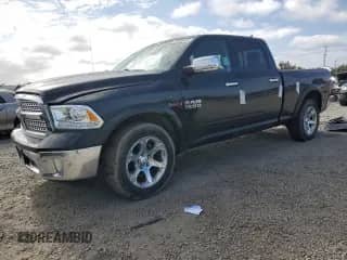 2018 Ram 1500 Laramie z VIN 1C6RR7VM3JS354822, wystawiony jako Copart lot #56688825 z przebiegiem 74 113 mil mil oraz Szkoda całkowita • Salvage title. Historia ofert i sprzedaży dostępna na DreamBid. Obrazek 1.