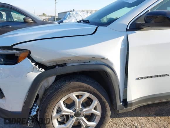 2025 Jeep Compass Latitude с VIN 3C4NJDBN1ST547173, выставлен на аукционе IAAI как лот 43522316 с пробегом 22 495 миль миль и . История ставок и продаж доступна на DreamBid. Изображение 6.