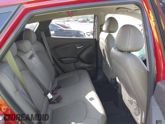 2015 Hyundai Tucson Limited z VIN KM8JU3AG9FU113402, wystawiony jako IAAI lot #42703764 z przebiegiem 41 620 mil mil oraz . Historia ofert i sprzedaży dostępna na DreamBid. Obrazek 8.