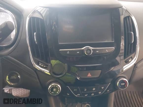 2017 Chevrolet Cruze Premier z VIN 3G1BF6SM0HS603053, wystawiony jako IAAI lot #42439222 z przebiegiem Nie podano mil oraz . Historia ofert i sprzedaży dostępna na DreamBid. Obrazek 21.