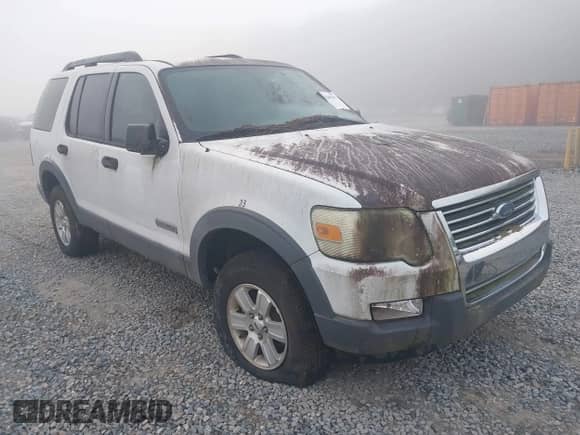 2006 Ford Explorer XLT z VIN 1FMEU73806UB54242, wystawiony jako IAAI lot #42408147 z przebiegiem Nie podano mil oraz . Historia ofert i sprzedaży dostępna na DreamBid. Obrazek 1.