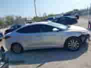 2015 Hyundai Elantra SE z VIN KMHDH4AE9FU226370, wystawiony jako IAAI lot #43253285 z przebiegiem 183 144 mil mil oraz . Historia ofert i sprzedaży dostępna na DreamBid. Obrazek 13.