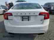 2014 Volvo S60 T5 z VIN YV1612FH7E2275192, wystawiony jako Copart lot #70063675 z przebiegiem 127 396 mil mil oraz Czysty tytuł • Clean title. Historia ofert i sprzedaży dostępna na DreamBid. Obrazek 6.