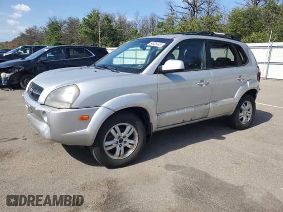 2008 Hyundai Tucson SE с VIN KM8JN72D28U855751, выставлен на аукционе Copart как лот 64925045 с пробегом 196 734 миль миль и Списание • Salvage title. История ставок и продаж доступна на DreamBid. Изображение 1.