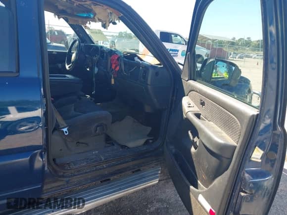 2002 Chevrolet Avalanche с VIN 3GNEC13TX2G147733, выставлен на аукционе IAAI как лот 43434105 с пробегом 262 351 миль миль и . История ставок и продаж доступна на DreamBid. Изображение 5.