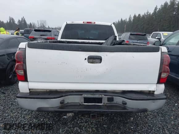 2006 Chevrolet Silverado 1500 LS с VIN 1GCEC19V46E234140, выставлен на аукционе IAAI как лот 41481122 с пробегом 290 635 миль миль и . История ставок и продаж доступна на DreamBid. Изображение 16.