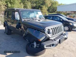 2025 Jeep Wrangler Sahara z VIN 1C4PJXEN8SW528345, wystawiony jako IAAI lot #43411423 z przebiegiem 20 192 mil mil oraz . Historia ofert i sprzedaży dostępna na DreamBid. Obrazek 1.