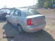 2010 Hyundai Accent GLS z VIN KMHCN4AC9AU429383, wystawiony jako IAAI lot #43234891 z przebiegiem 129 592 mil mil oraz . Historia ofert i sprzedaży dostępna na DreamBid. Obrazek 3.