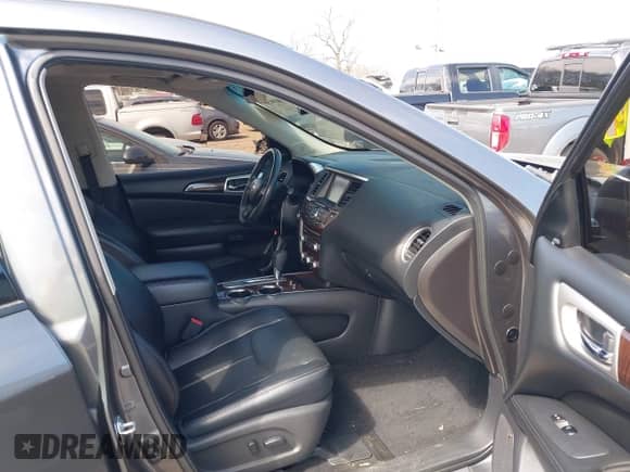 2016 Nissan Pathfinder S z VIN 5N1AR2MN1GC614748, wystawiony jako IAAI lot #41903438 z przebiegiem 93 710 mil mil oraz . Historia ofert i sprzedaży dostępna na DreamBid. Obrazek 5.