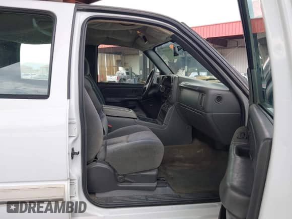 2004 Chevrolet Silverado 2500HD LS with VIN 1GCHK23184F123111, listed as a IAAI auction lot 43411939 with 128,815 mi miles and . Bid and sale history available at DreamBid. Image 5.