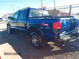 2003 Chevrolet S-10 LS z VIN 1GCDT13X13K126819, wystawiony jako IAAI lot #43444769 z przebiegiem 168 791 mil mil oraz . Historia ofert i sprzedaży dostępna na DreamBid. Obrazek 3.