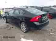 2016 Volvo S60 T5 Drive-E Premier z VIN YV126MFK4G2413197, wystawiony jako IAAI lot #42628347 z przebiegiem 98 174 mil mil oraz . Historia ofert i sprzedaży dostępna na DreamBid. Obrazek 3.