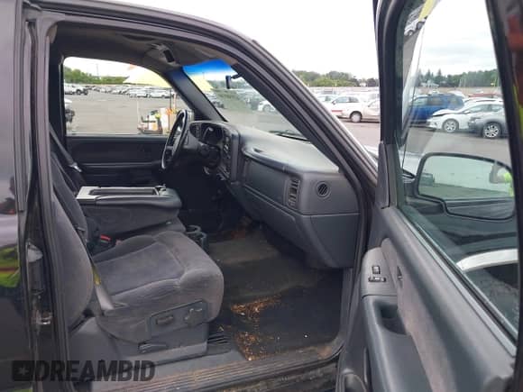 2001 Chevrolet Silverado 1500 LS with VIN 2GCEK19T911364863, listed as a IAAI auction lot 42598930 with 319,672 mi miles and . Bid and sale history available at DreamBid. Image 5.