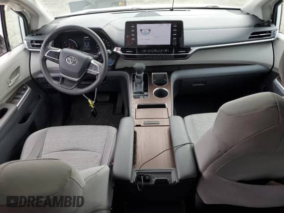 2021 Toyota Sienna LE z VIN 5TDKRKEC7MS003557, wystawiony jako Copart lot #80755605 z przebiegiem 100 897 mil mil oraz Szkoda całkowita • Salvage title. Historia ofert i sprzedaży dostępna na DreamBid. Obrazek 8.