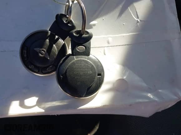 2011 MINI Hardtop S с VIN WMWSV3C53BTY21899, выставлен на аукционе IAAI как лот 43513791 с пробегом 106 098 миль миль и . История ставок и продаж доступна на DreamBid. Изображение 11.