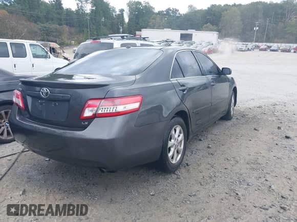 2010 Toyota Camry SE z VIN 4T1BF3EK9AU068354, wystawiony jako IAAI lot #43402560 z przebiegiem 128 702 mil mil oraz . Historia ofert i sprzedaży dostępna na DreamBid. Obrazek 4.