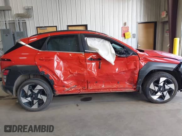 2025 Hyundai Kona Limited z VIN KM8HECA30SU187116, wystawiony jako IAAI lot #42447030 z przebiegiem 2 805 mil mil oraz . Historia ofert i sprzedaży dostępna na DreamBid. Obrazek 13.
