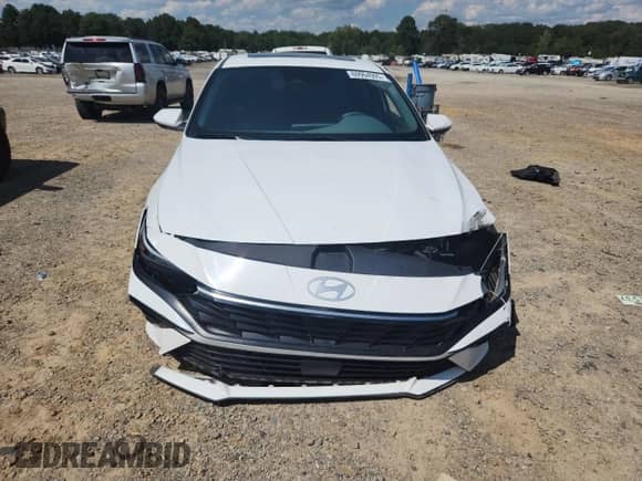 2024 Hyundai Elantra SEL z VIN KMHLS4DG7RU700606, wystawiony jako Copart lot #69964995 z przebiegiem 29 256 mil mil oraz Szkoda całkowita • Salvage title. Historia ofert i sprzedaży dostępna na DreamBid. Obrazek 5.