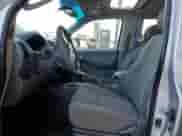 2007 Nissan Frontier SE z VIN 1N6AD07U77C464457, wystawiony jako Copart lot #82107355 z przebiegiem Nie podano mil oraz Szkoda całkowita • Salvage title. Historia ofert i sprzedaży dostępna na DreamBid. Obrazek 7.