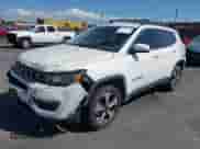 2017 Jeep Compass Latitude z VIN 3C4NJDBB8HT666563, wystawiony jako IAAI lot #43228511 z przebiegiem 116 669 mil mil oraz . Historia ofert i sprzedaży dostępna na DreamBid. Obrazek 17.
