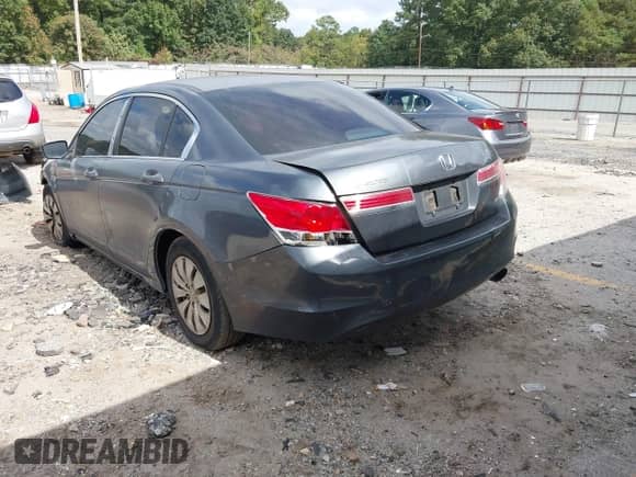 2012 Honda Accord LX z VIN 1HGCP2F33CA165028, wystawiony jako IAAI lot #43384122 z przebiegiem 221 848 mil mil oraz . Historia ofert i sprzedaży dostępna na DreamBid. Obrazek 3.