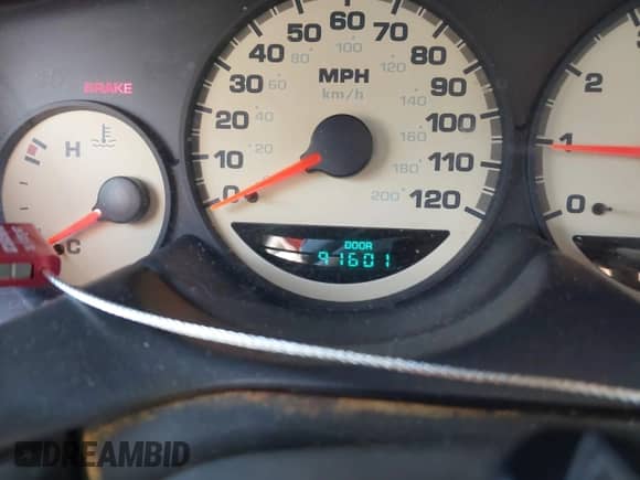 2000 Dodge Neon Highline z VIN 1B3ES46C5YD722773, wystawiony jako IAAI lot #43142303 z przebiegiem 91 601 mil mil oraz . Historia ofert i sprzedaży dostępna na DreamBid. Obrazek 7.